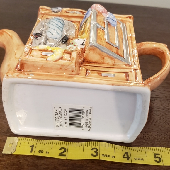 Wardrobe Shaped Teapot with Cat & Dog - Picture 9 of 10